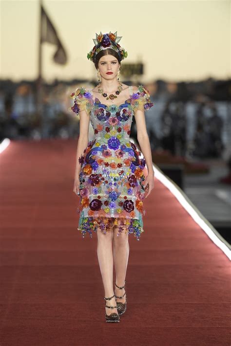 dolce and gabbana venice fashion show